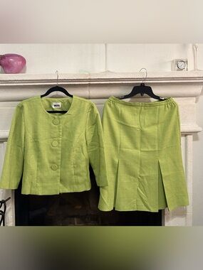 EUC Leslie Fay Bright Lime Green 2-Piece Skirt Suit, SZ. US10P, US MADE, VINTAGE